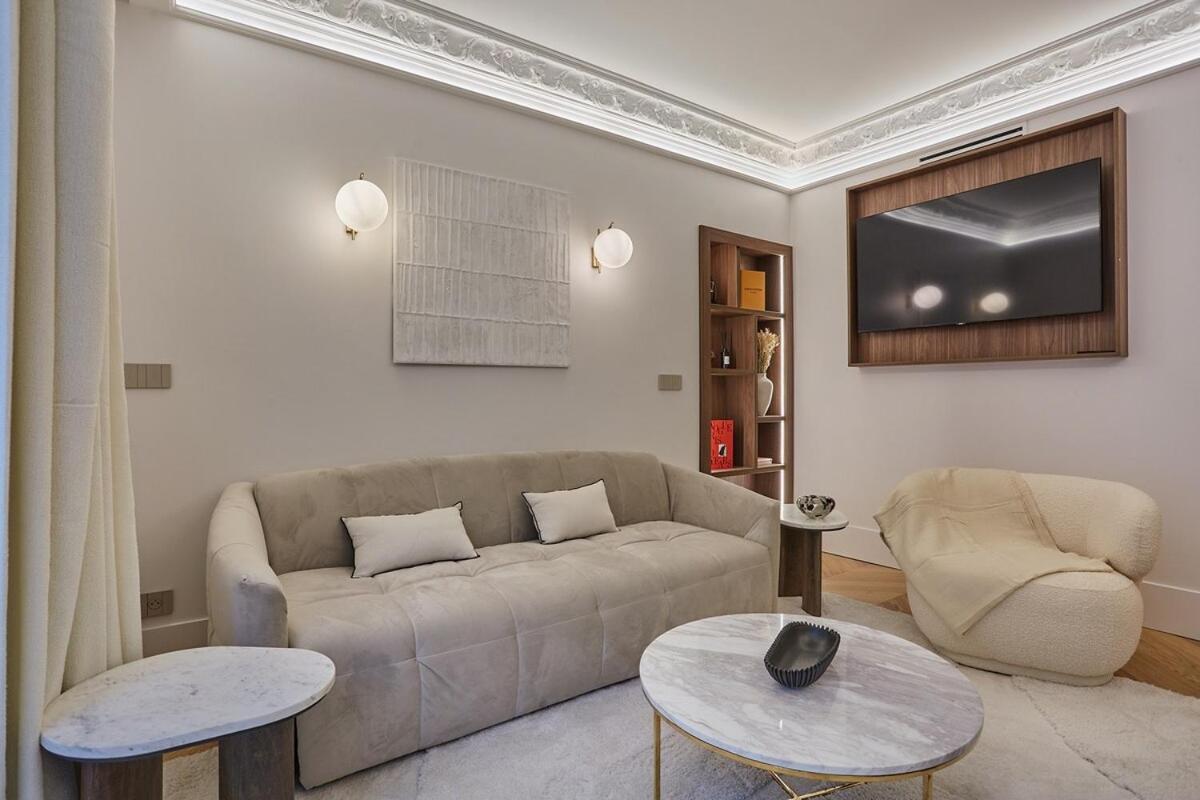 Apartment Matignon St Honore By Studio Prestige Paris Exteriör bild